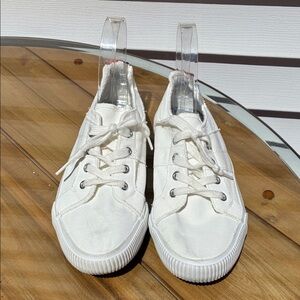 Tommy Bahama White Women's Sneakers